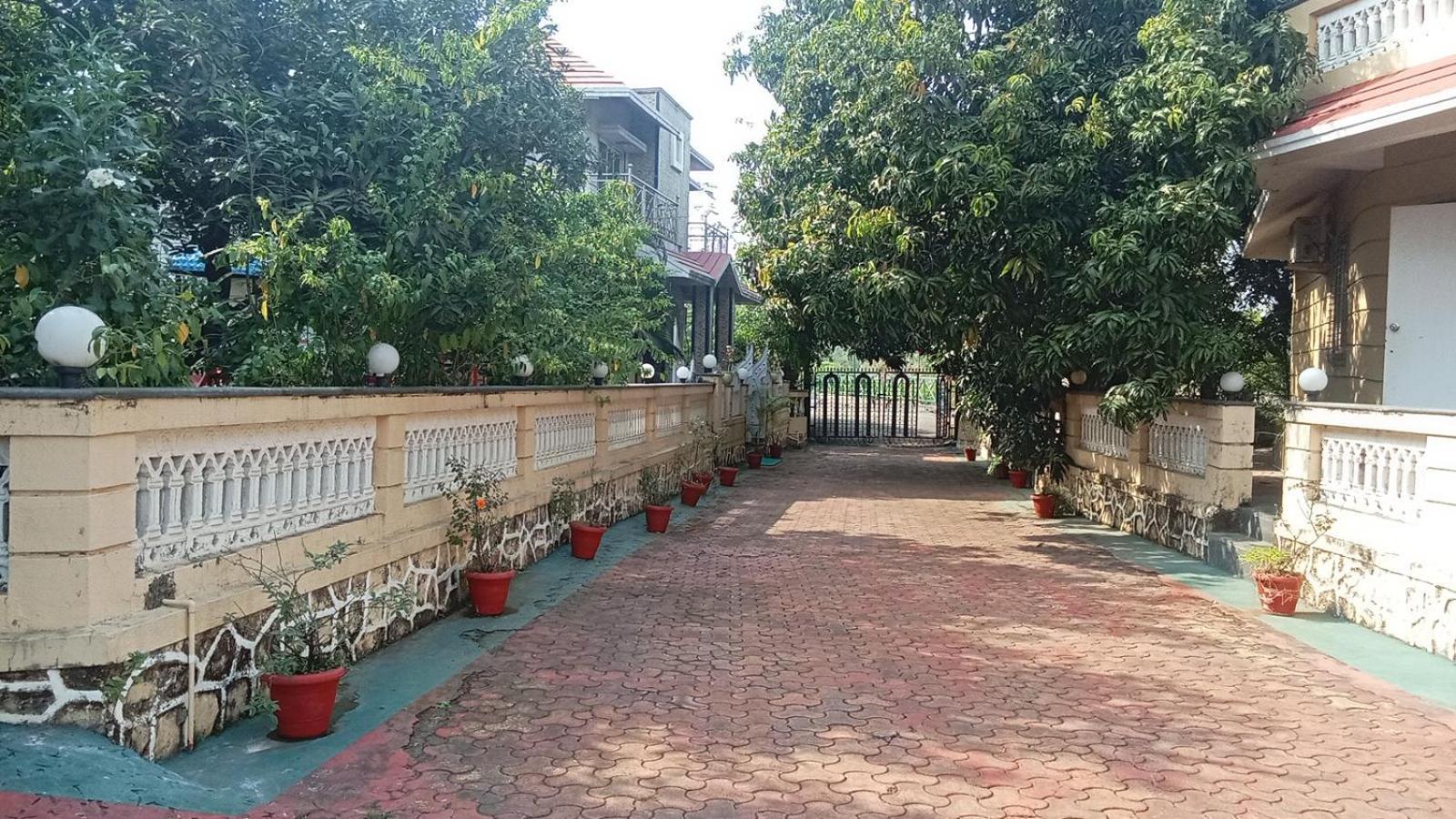 Giriraj Garden Resort Vagholi  Екстер'єр фото